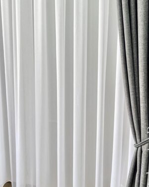 lan krep zavesa u dnevnoj sobi prirodan izgled